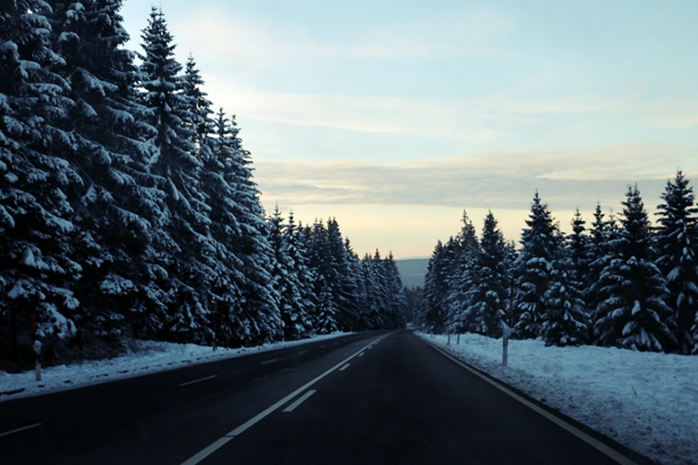 Heimfahrt vom Wurmberg durch den verschneiten Harz