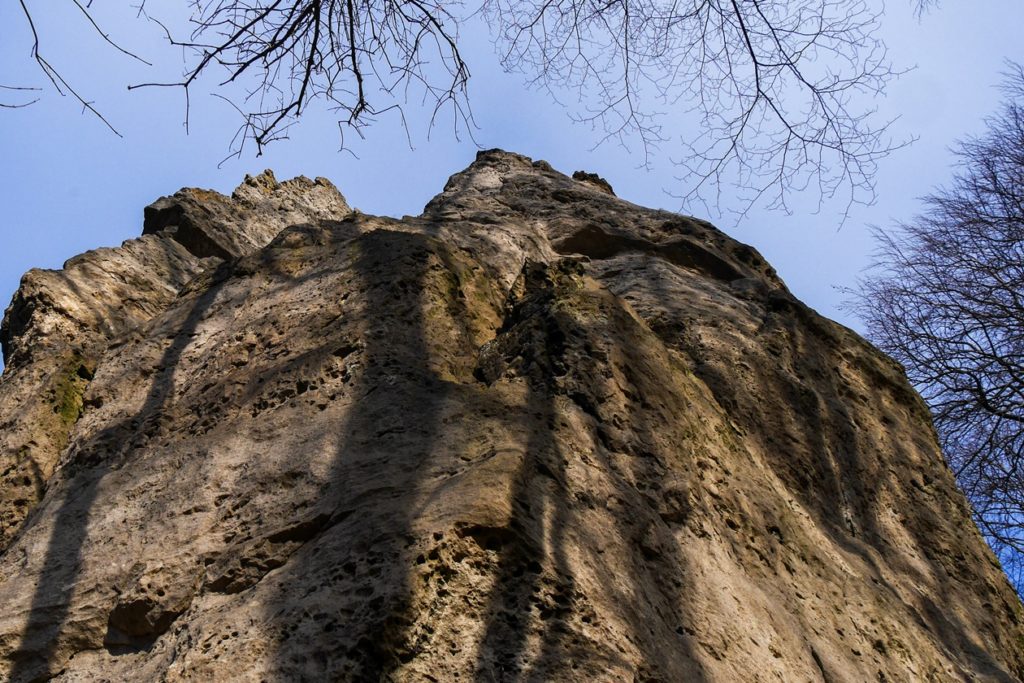 Eine der vielen Klippen im Mittelgebirgszug Ith.